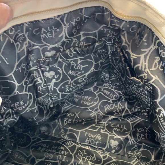 Betsey Johnson quilted handbag with hearts - Picture 12 of 13